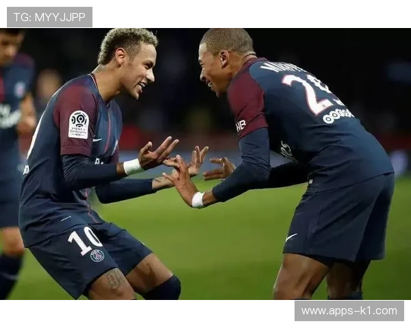 内马尔与姆巴佩控球偏向反击下结构分散趋势