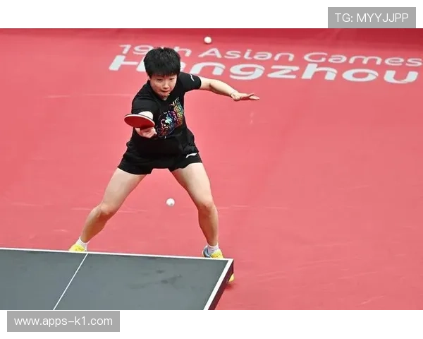 孙颖莎打完球直接躺沙发上刷剧？运动员也能这么佛系？