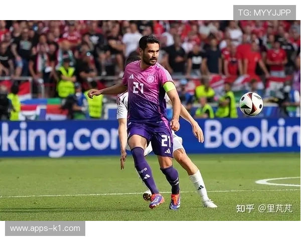 穆西亚拉 vs 京多安：中场角色定位与进攻创造力的差异分析