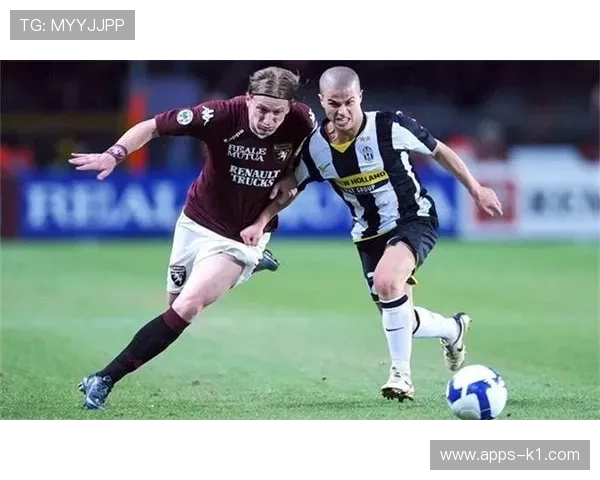 合法冲撞的足球规则判定标准及常见误区解析