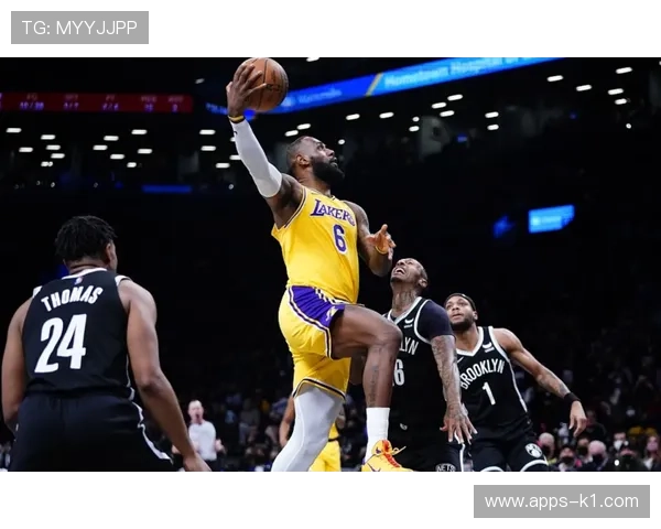 科比背身单打胜詹姆斯 中距离效率更高