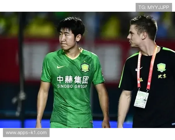 河床队新赛季防守问题再次浮现，后防线成教练组首要调整目标